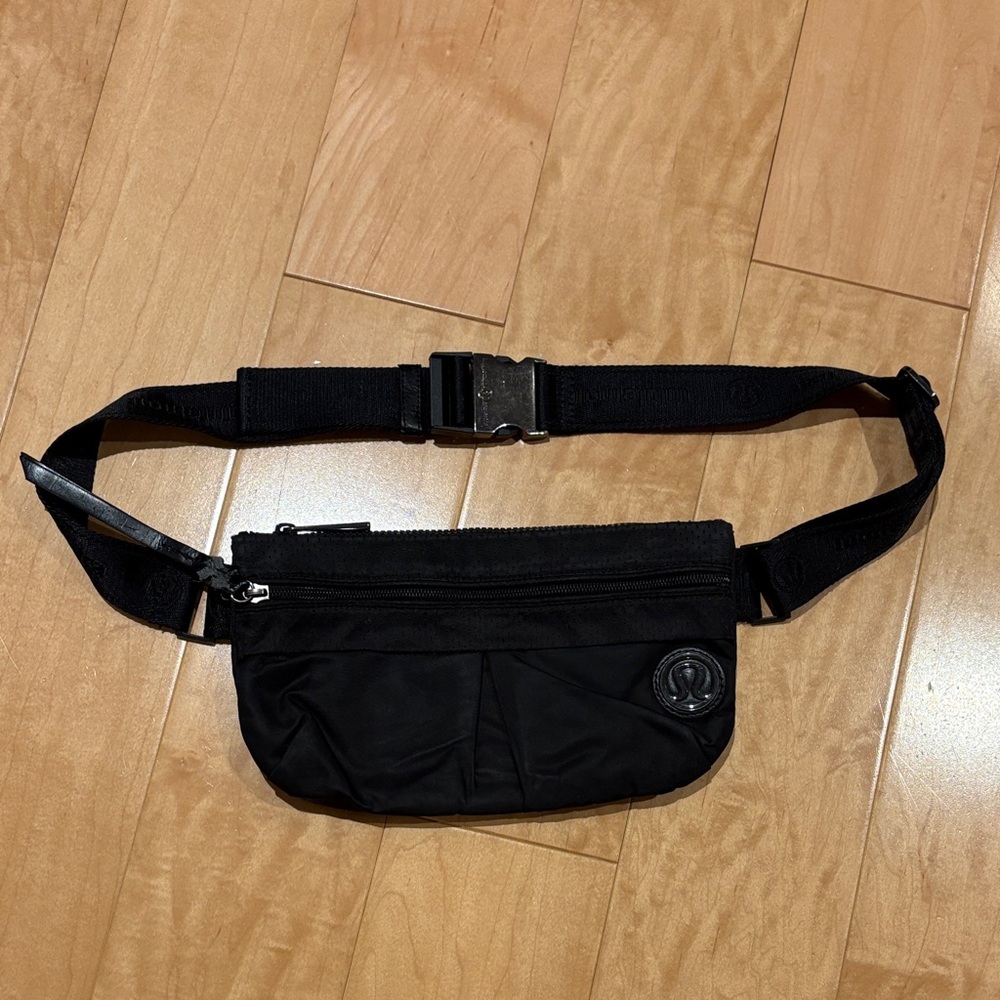Vintage Black Lululemon Surge Belt Bag